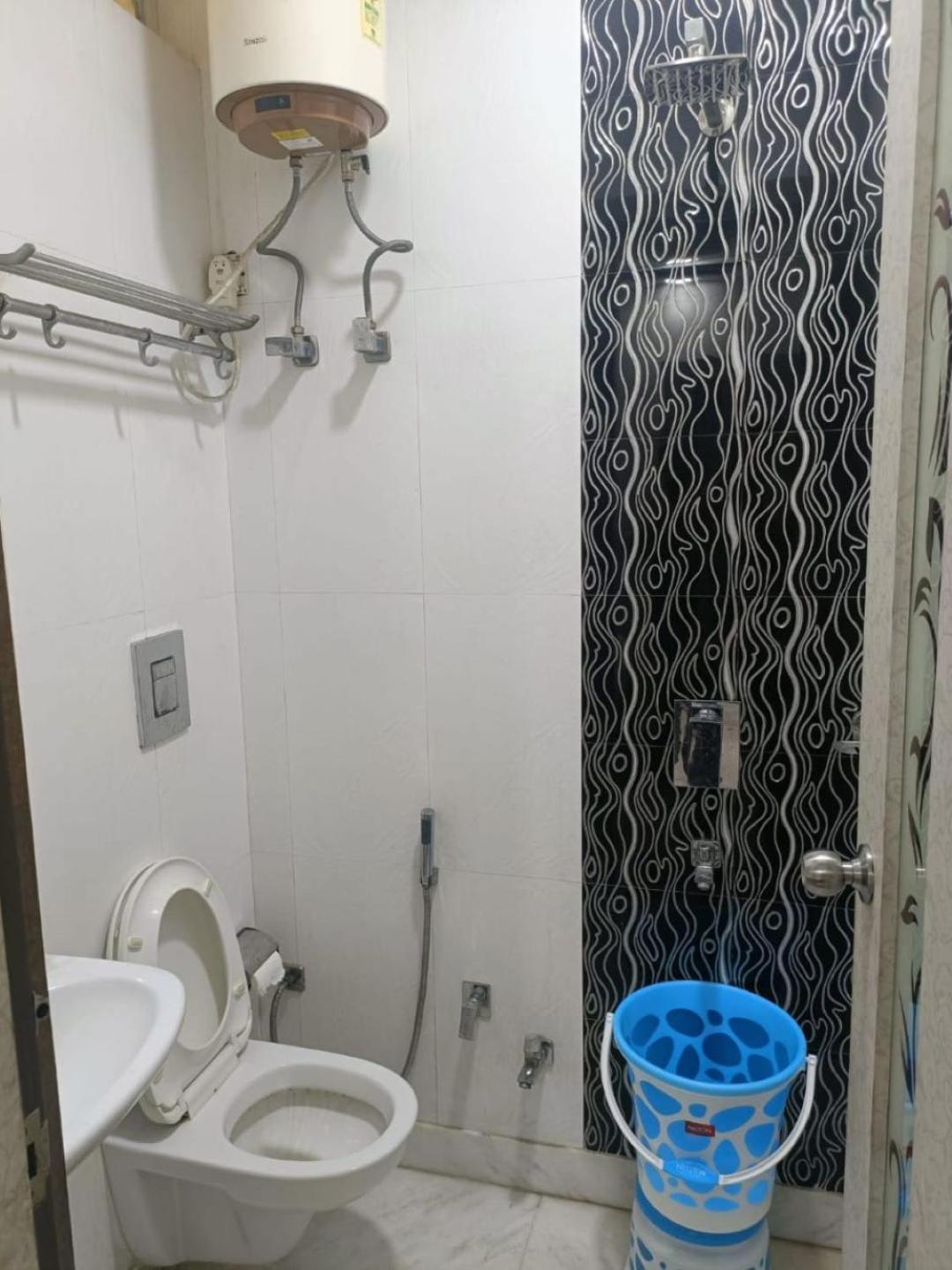 نيودلهي Hotel Perfect Spot- Main Bazar - Walking Metro Station المظهر الخارجي الصورة