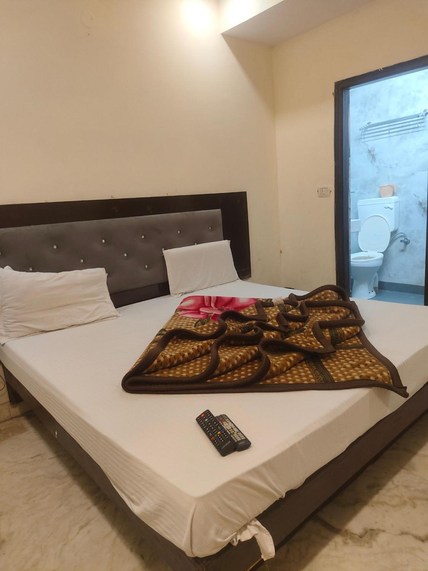نيودلهي Hotel Perfect Spot- Main Bazar - Walking Metro Station المظهر الخارجي الصورة